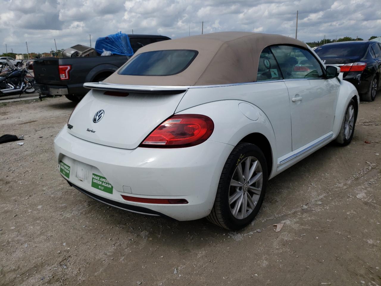 Photo 4 from auction – 2018 VOLKSWAGEN BEETLE S with VIN 3VW5DAAT8JM516580
