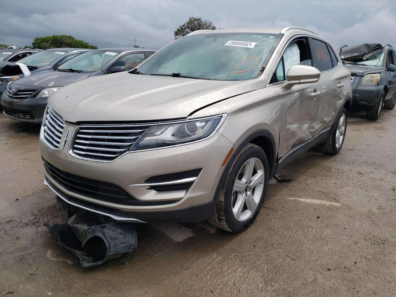 Photo 2 from auction – 2015 LINCOLN MKC with VIN 5LMCJ1A99FUJ40619