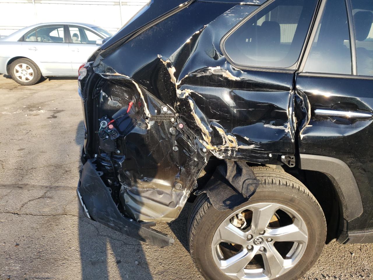 Photo 9 from auction – 2020 TOYOTA RAV4 LIMIT with VIN JTMDWRFV0LD545863