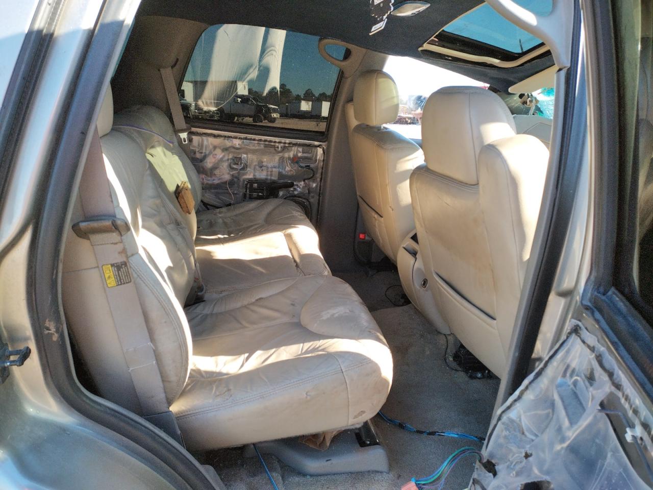 Photo 6 from auction – 2002 GMC YUKON with VIN 1GKEC13Z52R277923