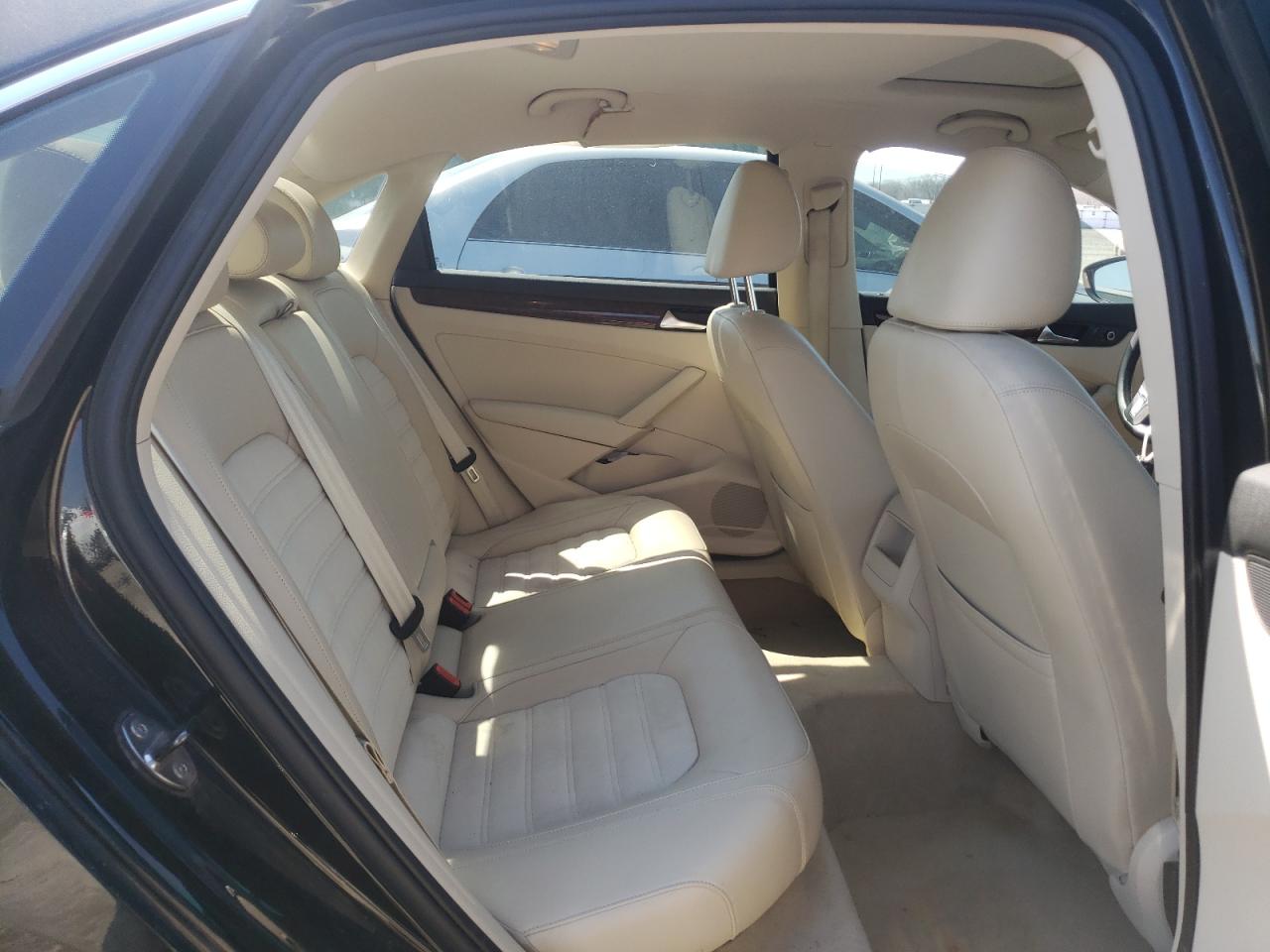 Photo 6 from auction – 2012 VOLKSWAGEN PASSAT SEL with VIN 1VWCN7A32CC023148