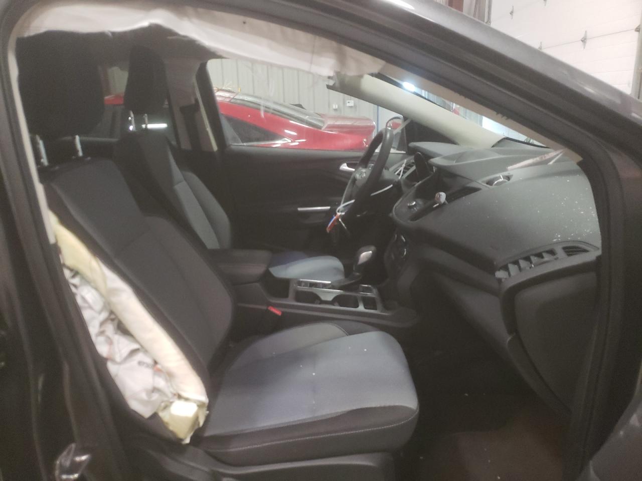 Photo 5 from auction – 2019 FORD ESCAPE SE with VIN 1FMCU9GD1KUB22341