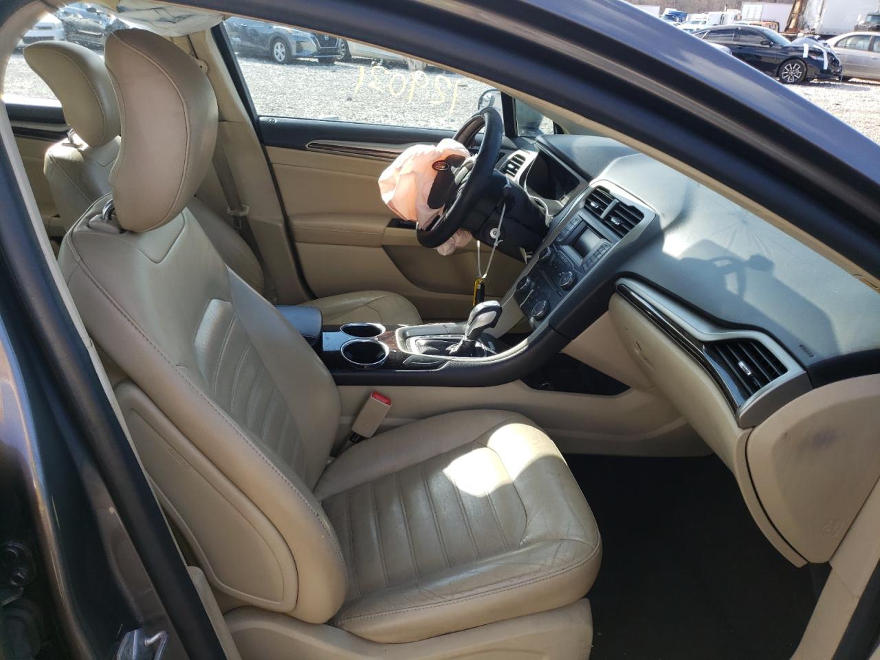 Photo 5 from auction – 2014 FORD FUSION SE with VIN 3FA6P0HD4ER138215