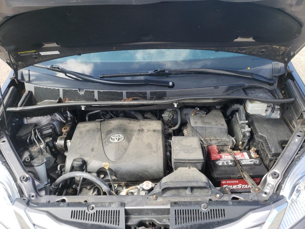 Photo 7 from auction – 2017 TOYOTA SIENNA XLE with VIN 5TDDZ3DC1HS177002