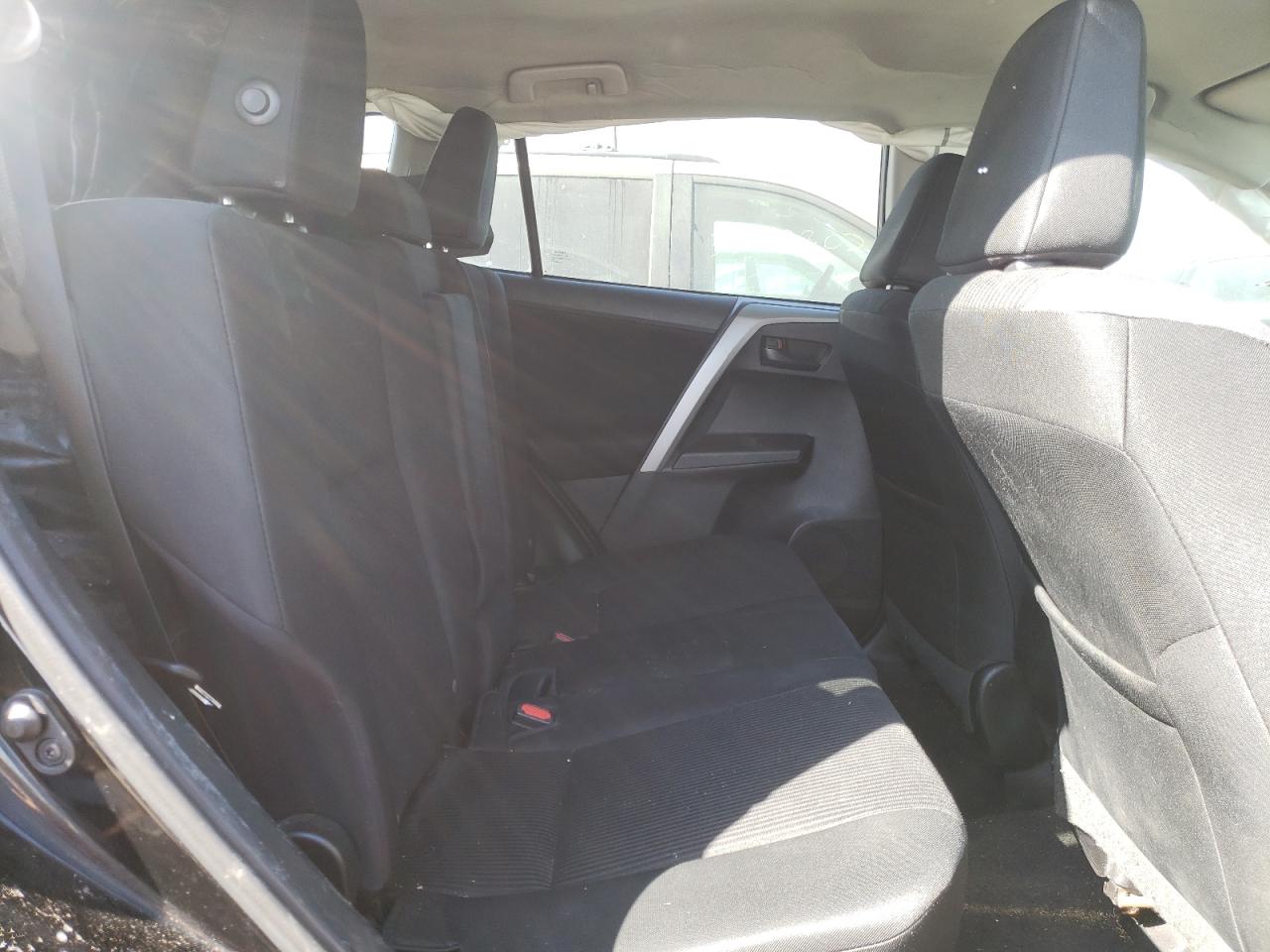 Photo 6 from auction – 2016 TOYOTA RAV4 LE with VIN 2T3BFREV9GW522874