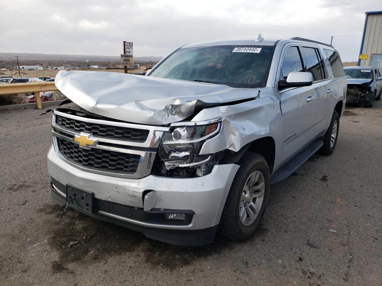 Photo 2 from auction – 2017 CHEVROLET SUBURBAN C with VIN 1GNSCHKC6HR246846