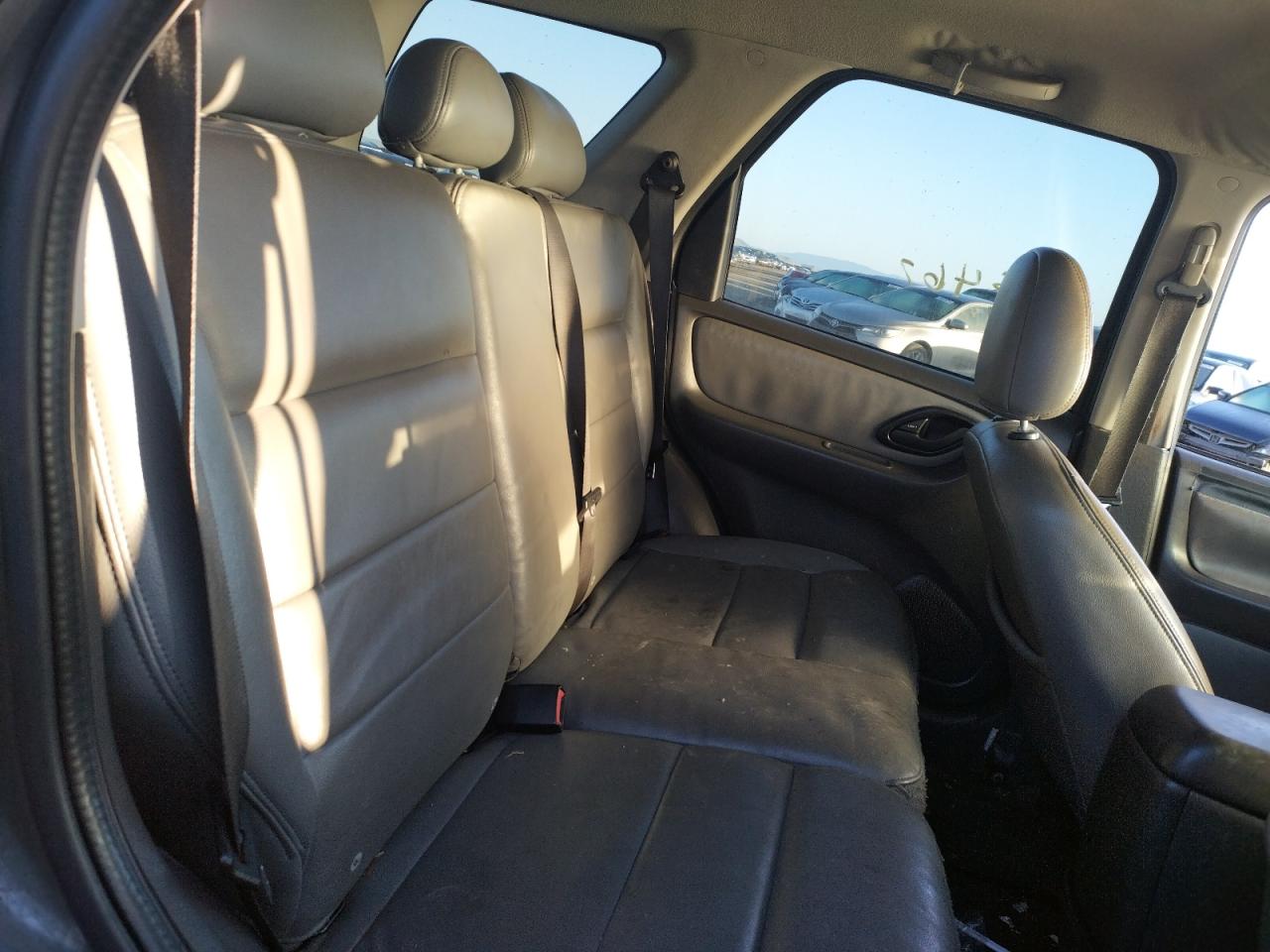 Photo 6 from auction – 2005 FORD ESCAPE XLT with VIN 1FMYU03145KA59846