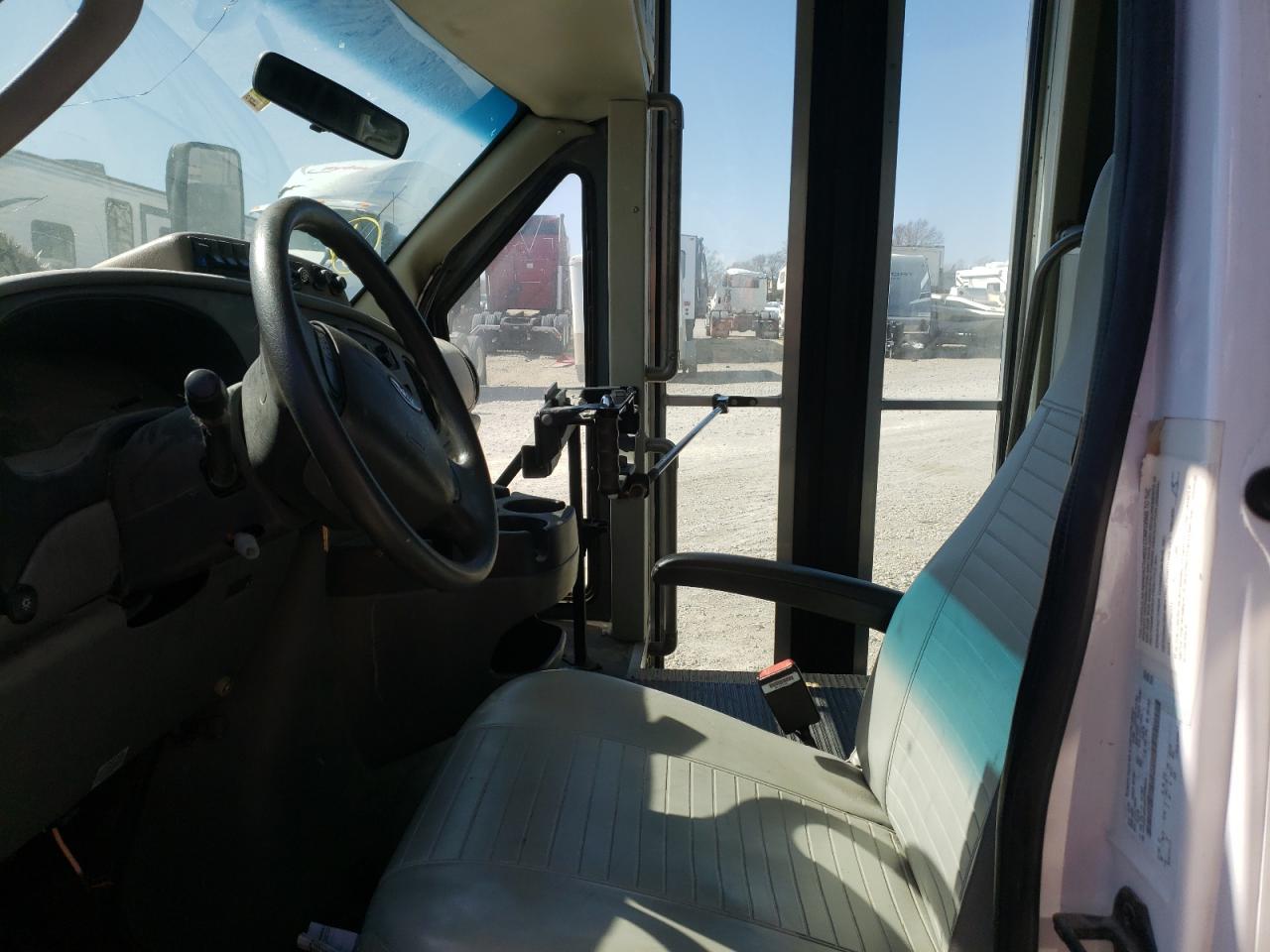 Photo 5 from auction – 2006 FORD ECONOLINE with VIN 1FDXE45P26DB32624