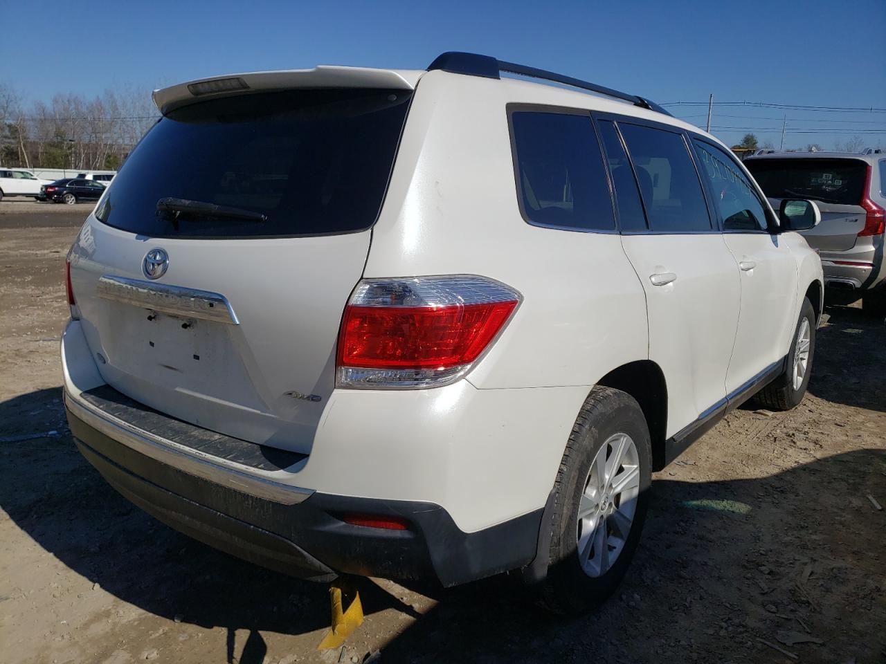 Photo 4 from auction – 2013 TOYOTA HIGHLANDER with VIN 5TDBK3EH8DS185646