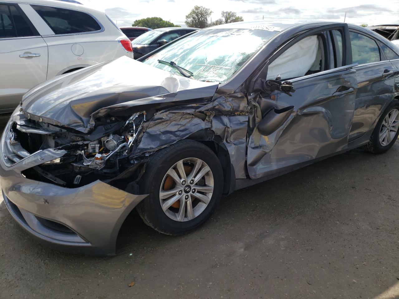 Photo 9 from auction – 2011 HYUNDAI SONATA with VIN 5NPEB4AC6BH138972