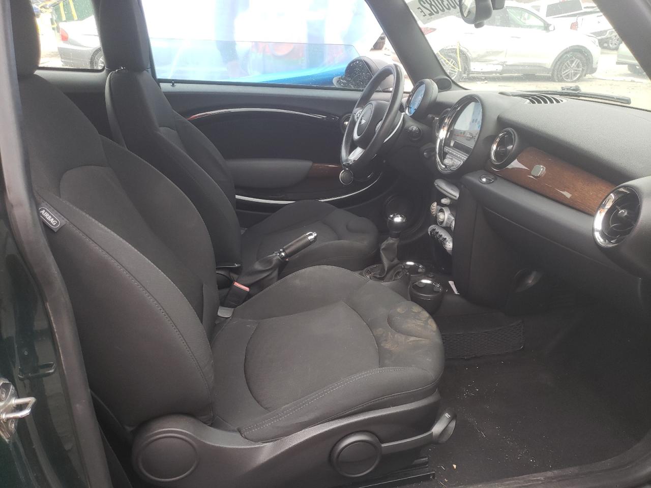 Photo 5 from auction – 2008 MINI COOPER with VIN WMWMF33518TU65533