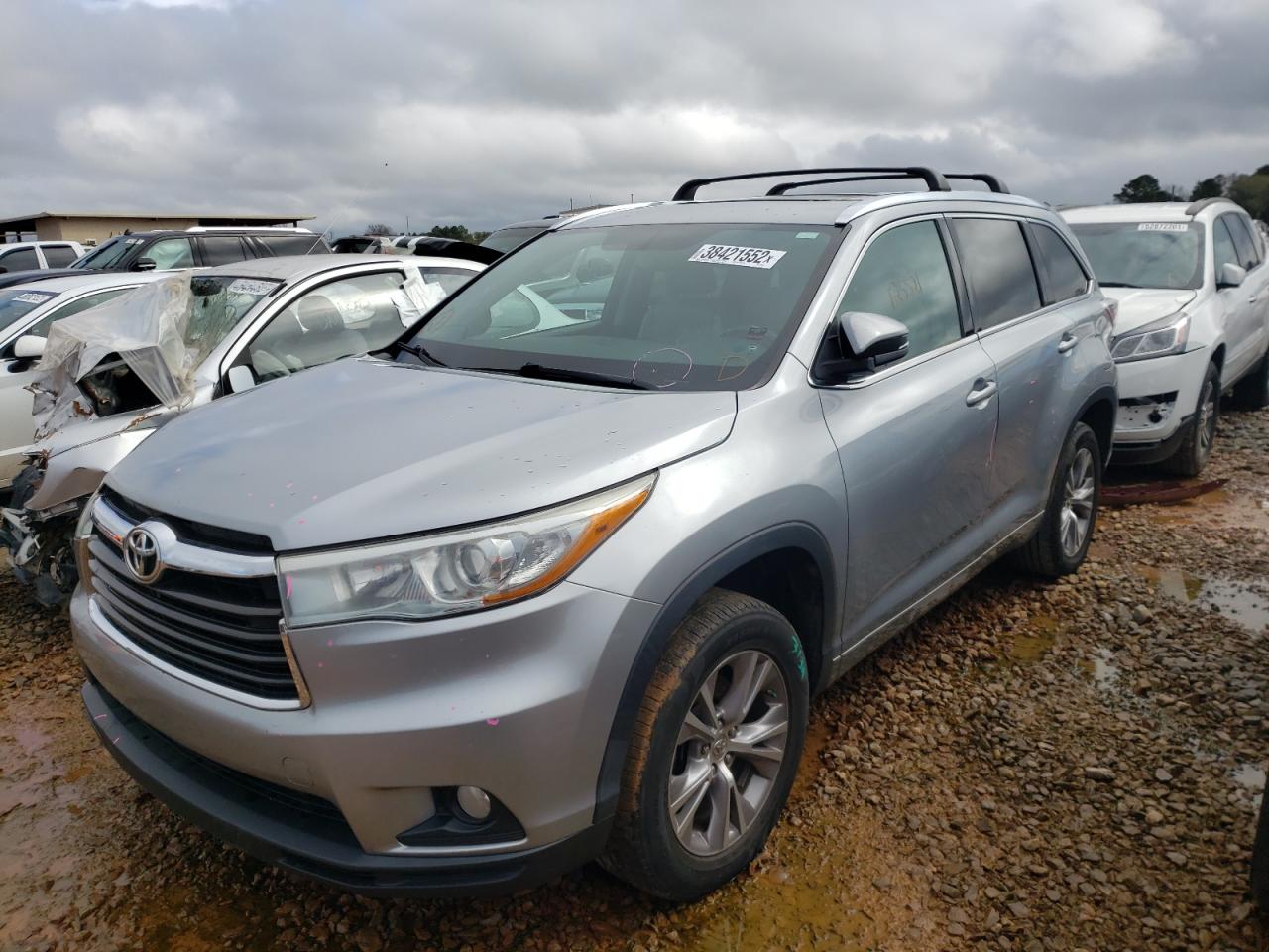 Photo 2 from auction – 2015 TOYOTA HIGHLANDER with VIN 5TDKKRFH1FS113515