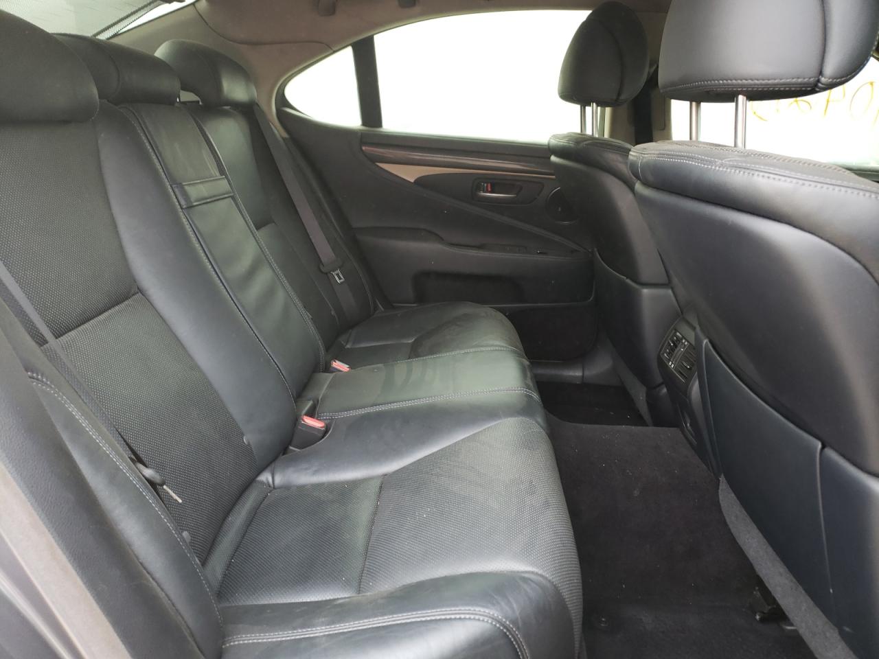 Photo 6 from auction – 2013 LEXUS LS 460 with VIN JTHCL5EF9D5018762