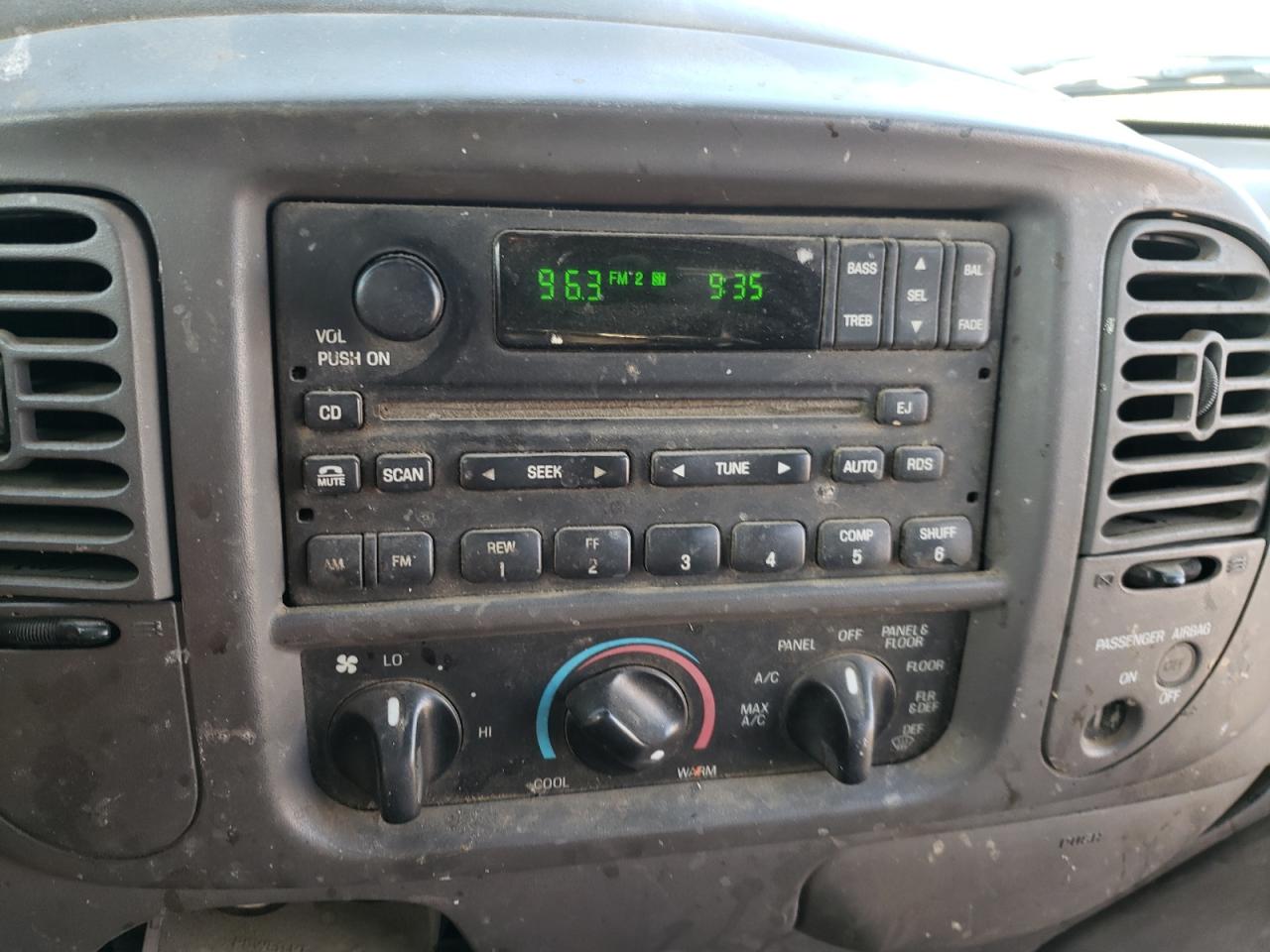 Photo 9 from auction – 2004 FORD F-150 with VIN 1FTRX17213NB02074