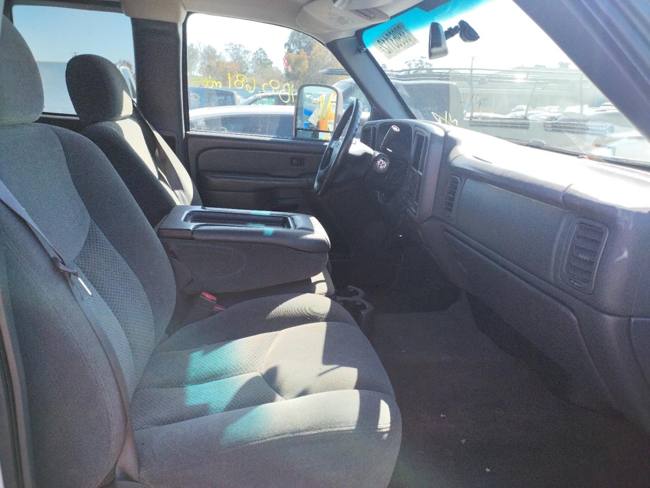 Photo 5 from auction – 2004 CHEVROLET SILVERADO with VIN 1GCJC39164E199864