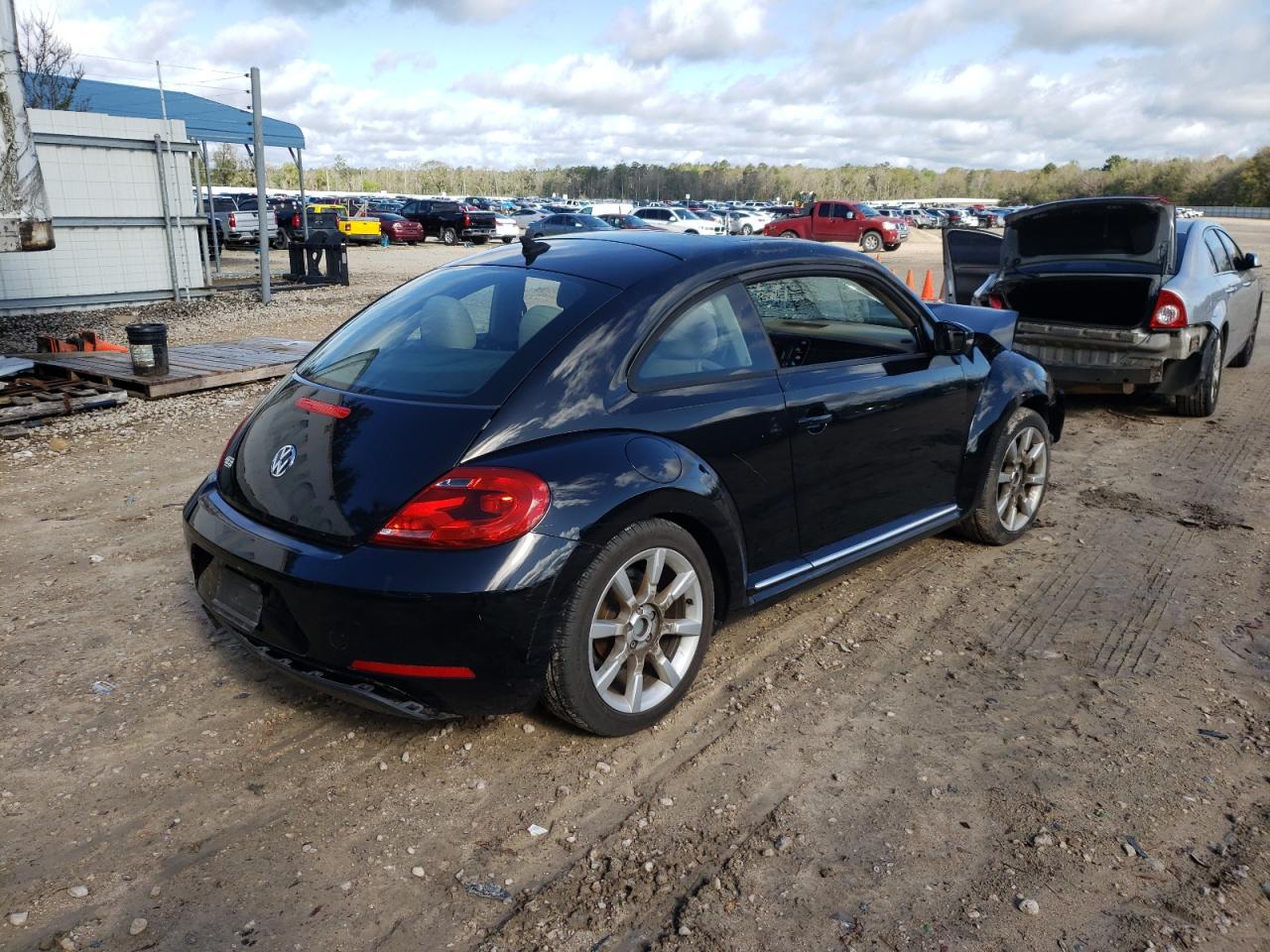 Photo 4 from auction – 2014 VOLKSWAGEN BEETLE with VIN 3VWJP7AT6EM615980