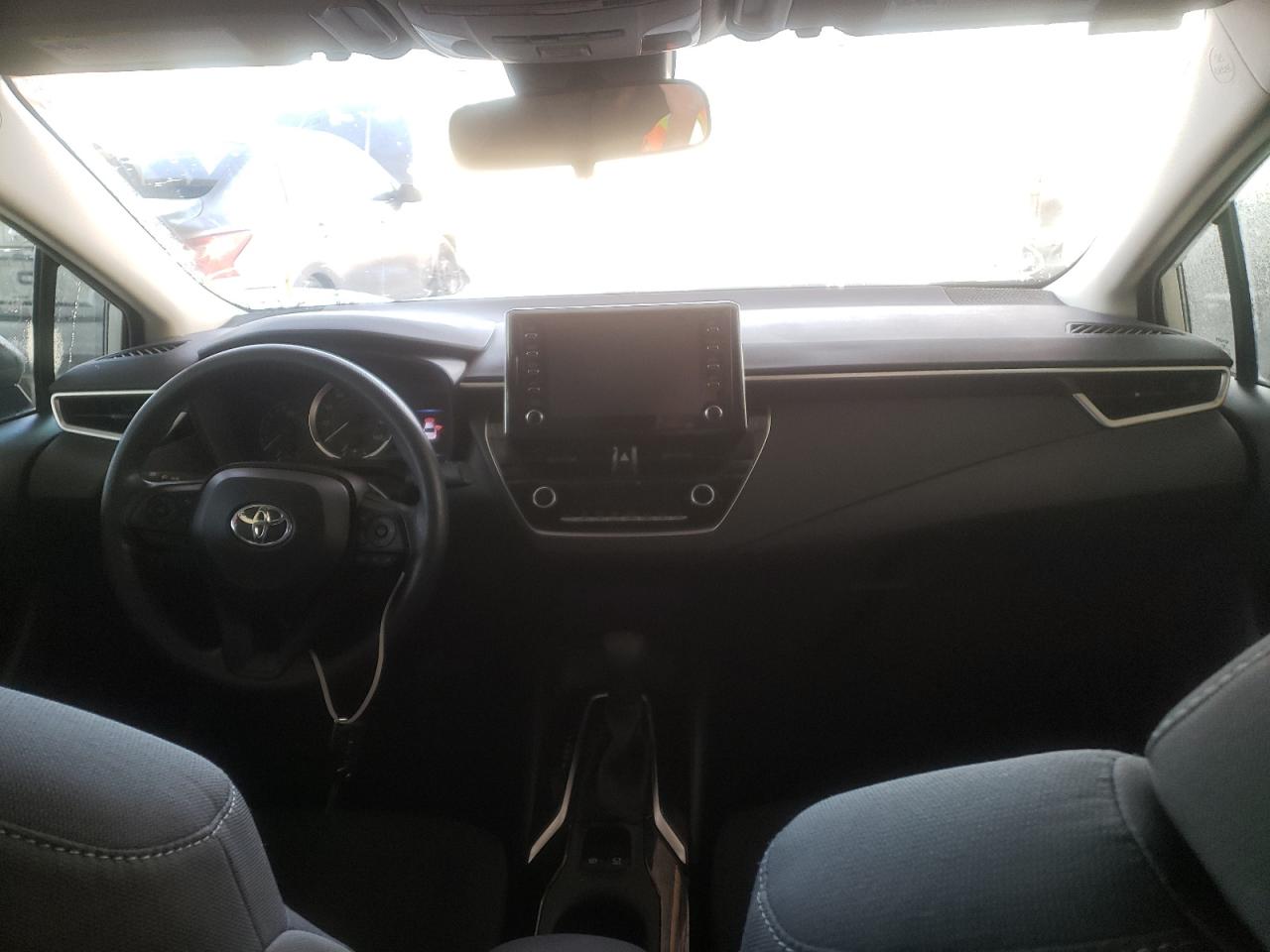 Photo 9 from auction – 2020 TOYOTA COROLLA LE with VIN 5YFEPRAE5LP130298