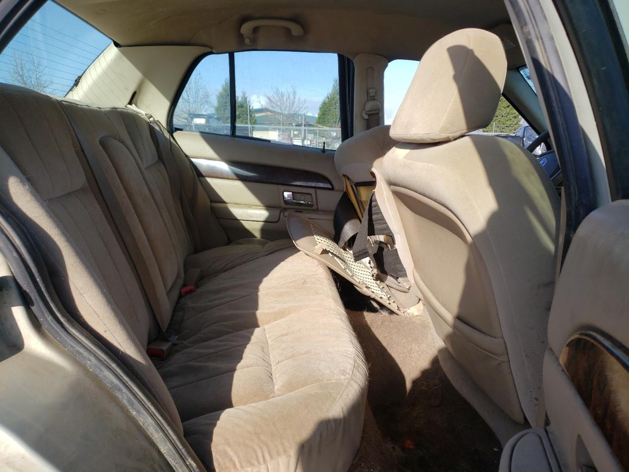Photo 6 from auction – 2005 MERCURY GRAND MARQ with VIN 2MEFM74W75X622964