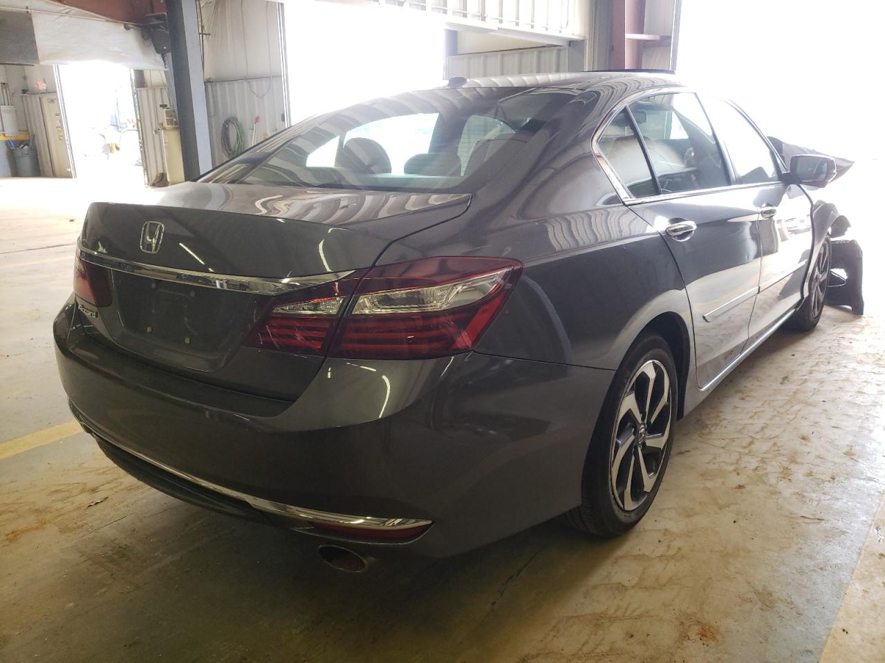 Photo 4 from auction – 2017 HONDA ACCORD EXL with VIN 1HGCR2F82HA199331