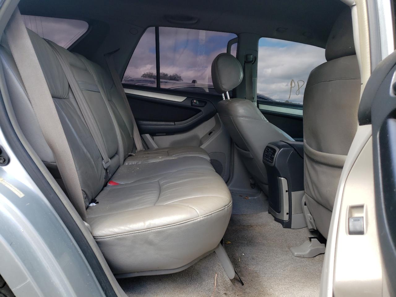 Photo 6 from auction – 2005 TOYOTA 4RUNNER SR with VIN JTEZU14R050055920