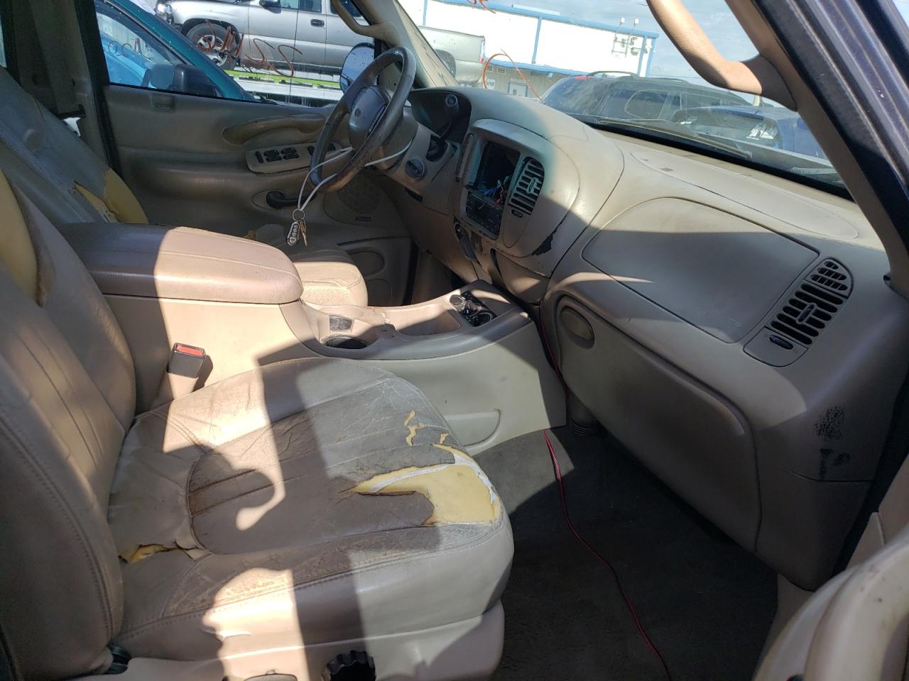 Photo 5 from auction – 2001 FORD EXPEDITION with VIN 1FMRU17W41LB76945