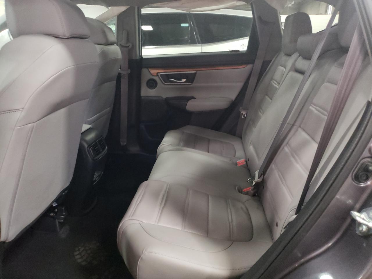 Photo 6 from auction – 2019 HONDA CR-V with VIN 2HKRW2H85KH671925