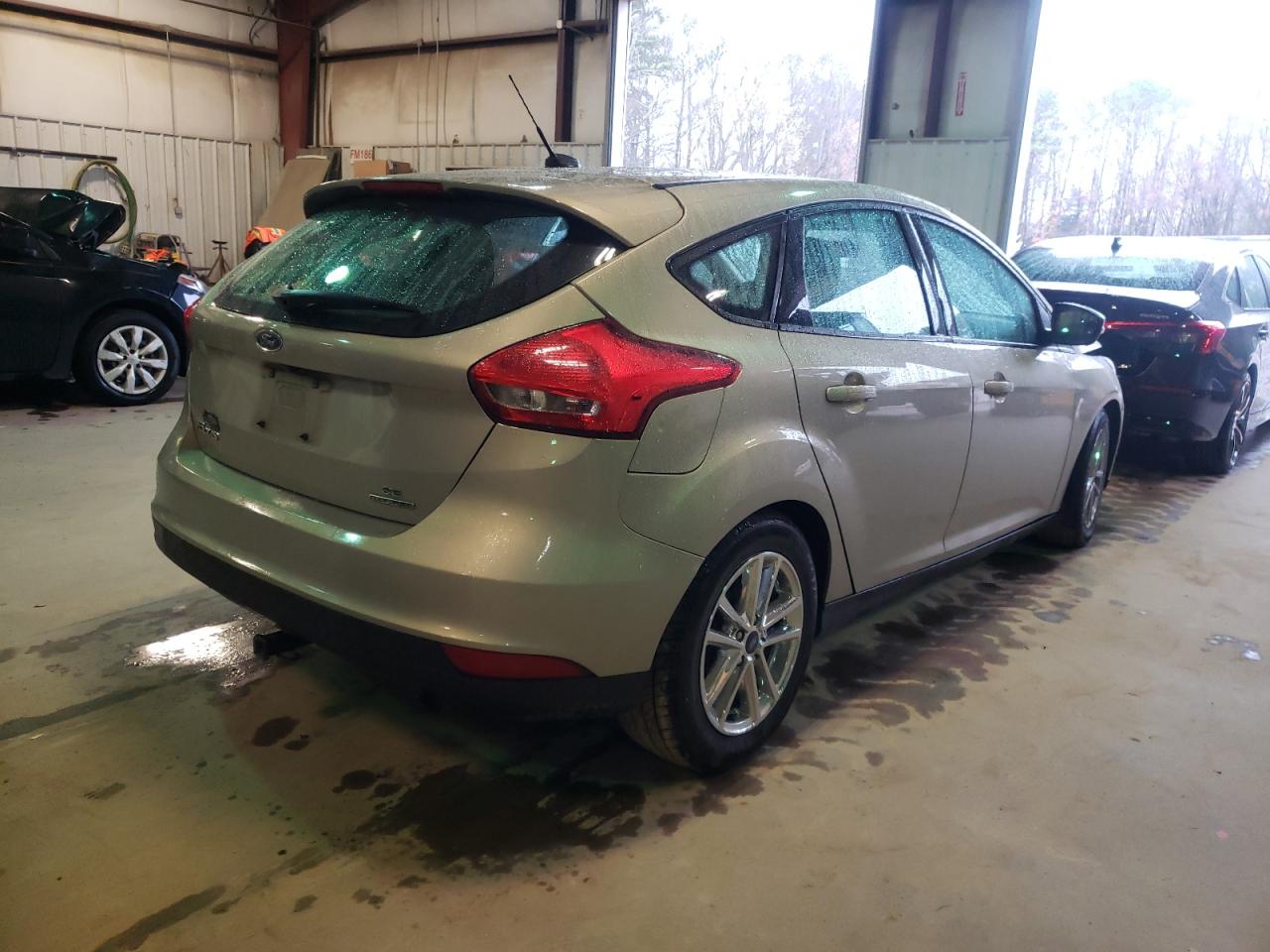 Photo 4 from auction – 2016 FORD FOCUS SE with VIN 1FADP3K2XGL249207