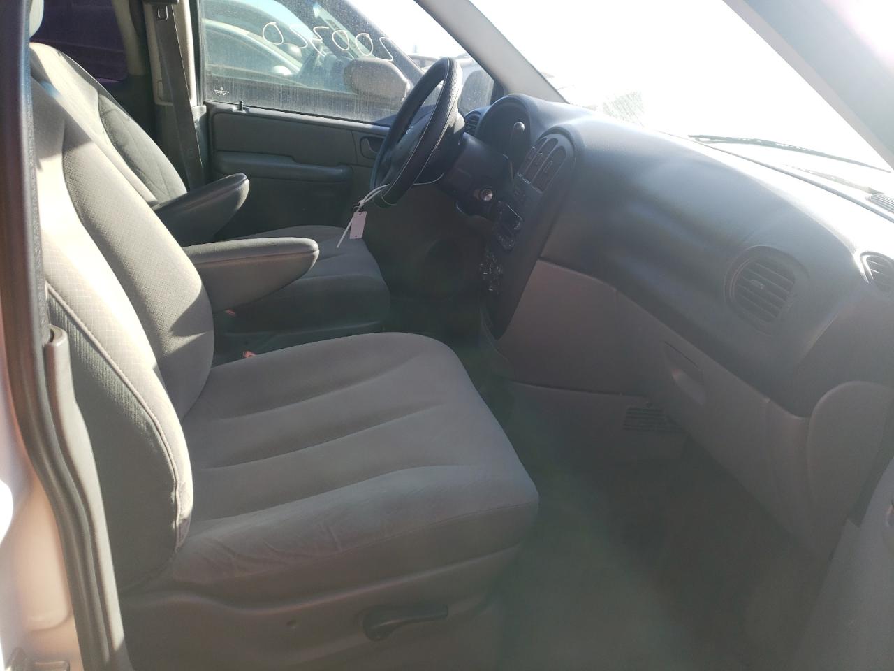 Photo 5 from auction – 2007 CHRYSLER TOWN & COU with VIN 1D4GP24E37B262124
