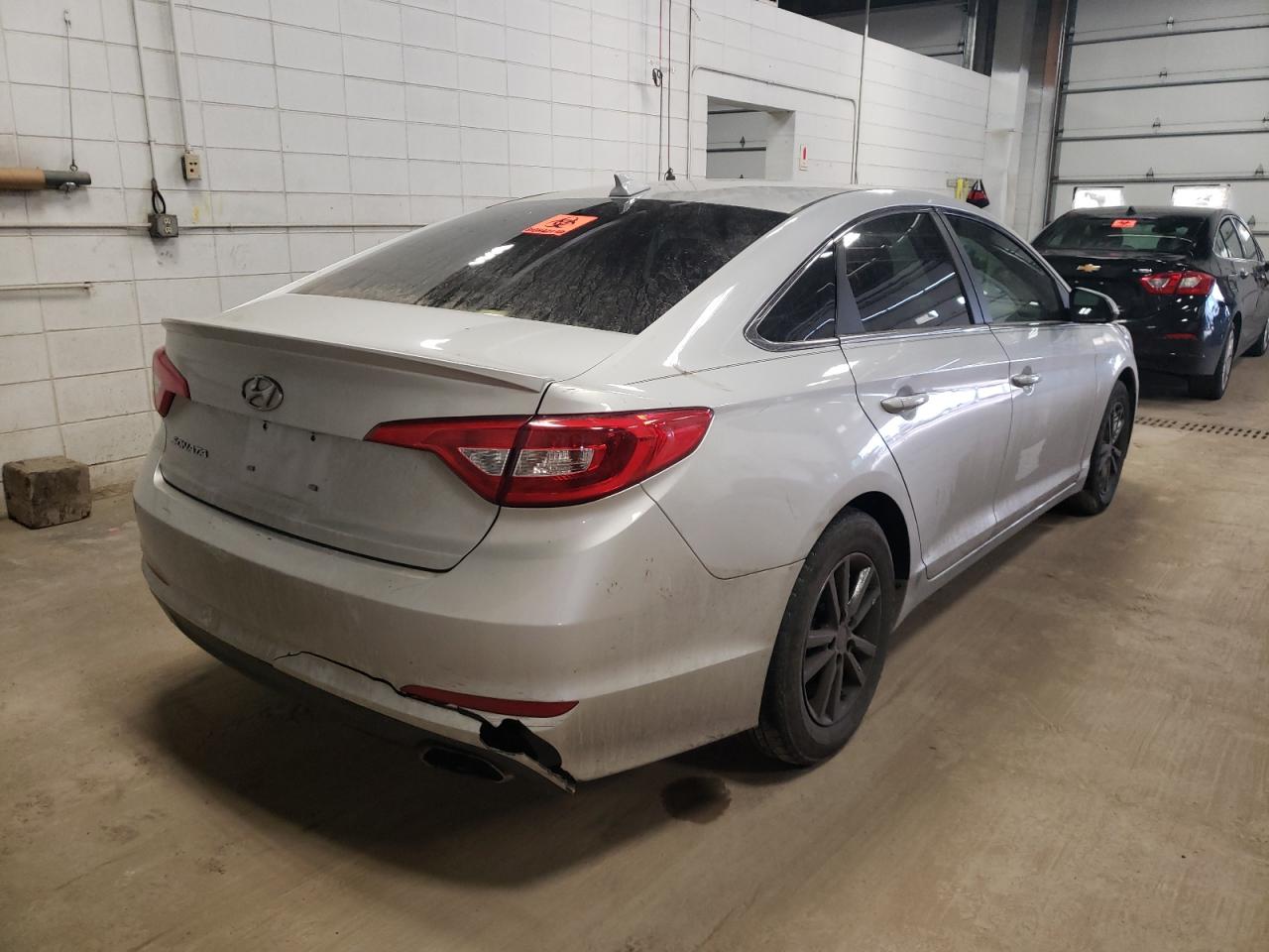 Photo 4 from auction – 2017 HYUNDAI SONATA SE with VIN 5NPE24AF4HH563092