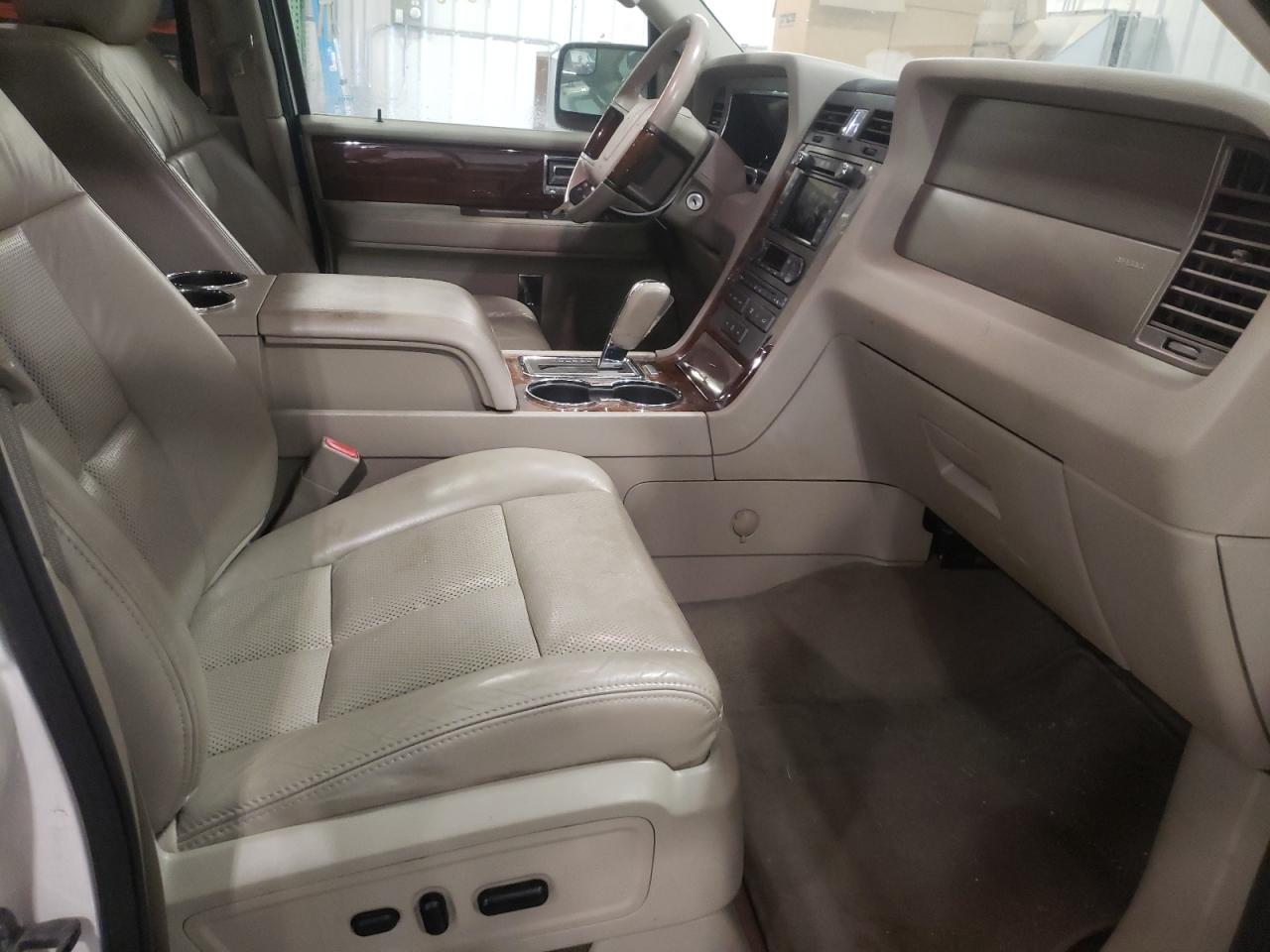 Photo 5 from auction – 2012 LINCOLN NAVIGATOR with VIN 5LMJJ3J55CEL01067