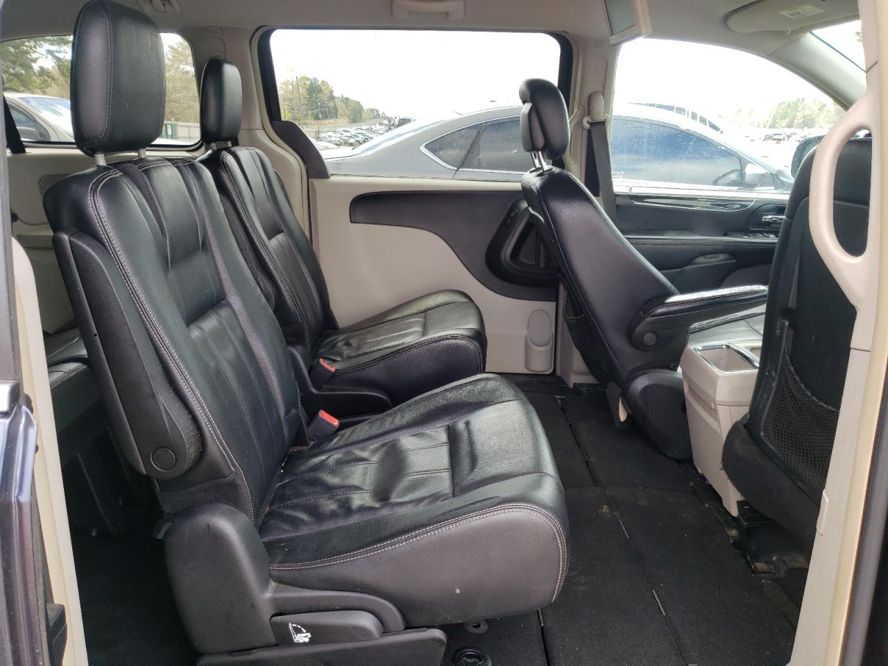 Photo 6 from auction – 2014 CHRYSLER TOWN & COU with VIN 2C4RC1BG2ER158884