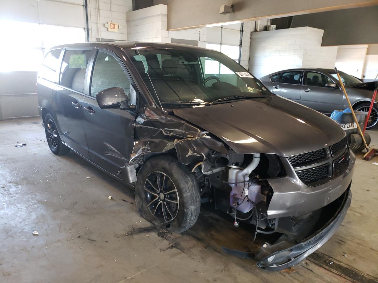 DODGE GRAND CARA 2018 with VIN 2C4RDGBG5JR245284 - Photo from auction