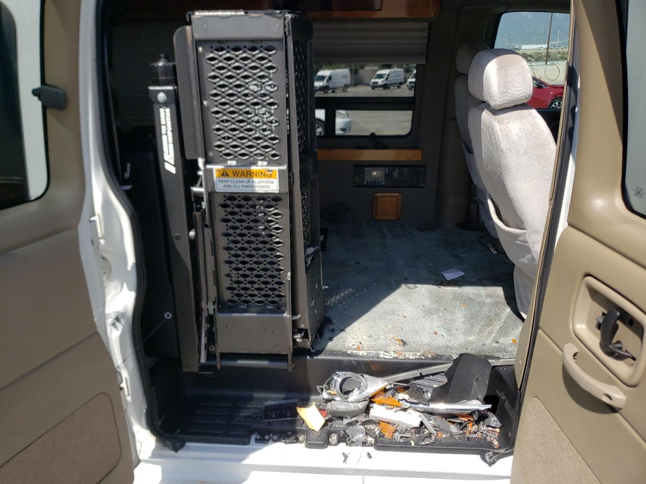 Photo 9 from auction – 2001 CHEVROLET EXPRESS G1 with VIN 1GBFG15R211199751