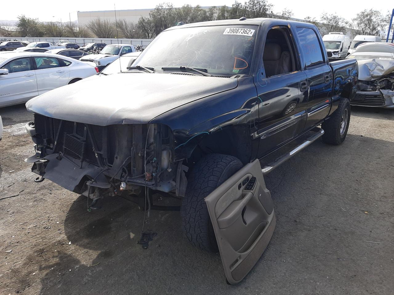 Photo 2 from auction – 2005 GMC NEW SIERRA with VIN 2GTEK13T551124921