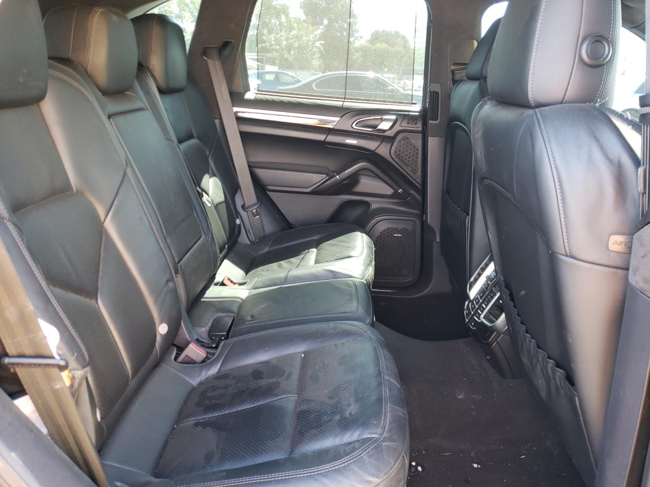 Photo 6 from auction – 2013 PORSCHE CAYENNE TU with VIN WP1AC2A20DLA92530