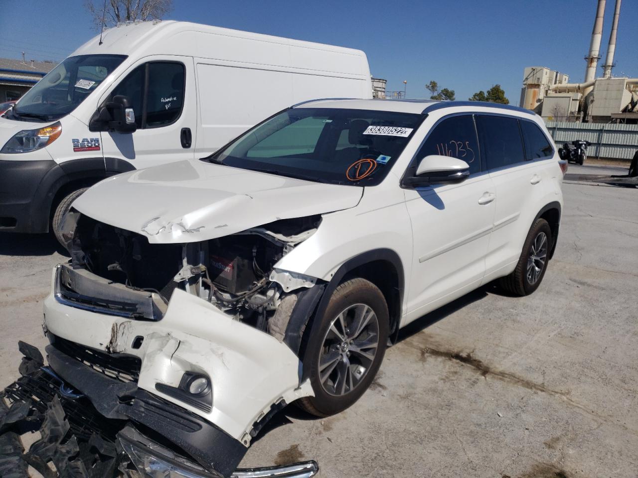 Photo 2 from auction – 2016 TOYOTA HIGHLANDER with VIN 5TDKKRFH7GS159321