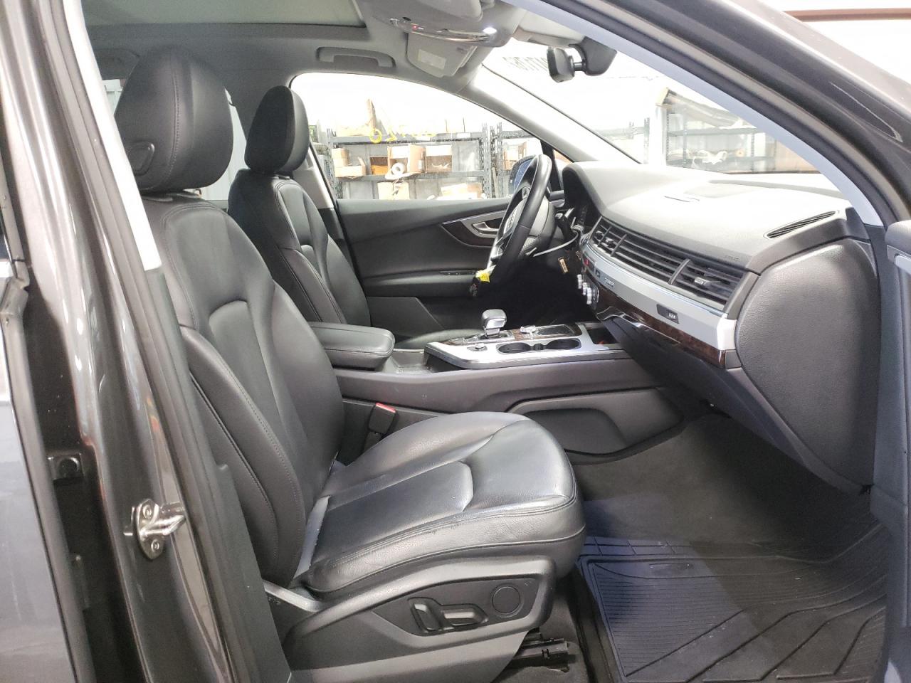 Photo 5 from auction – 2019 AUDI Q7 PREMIUM with VIN WA1LHAF77KD038024