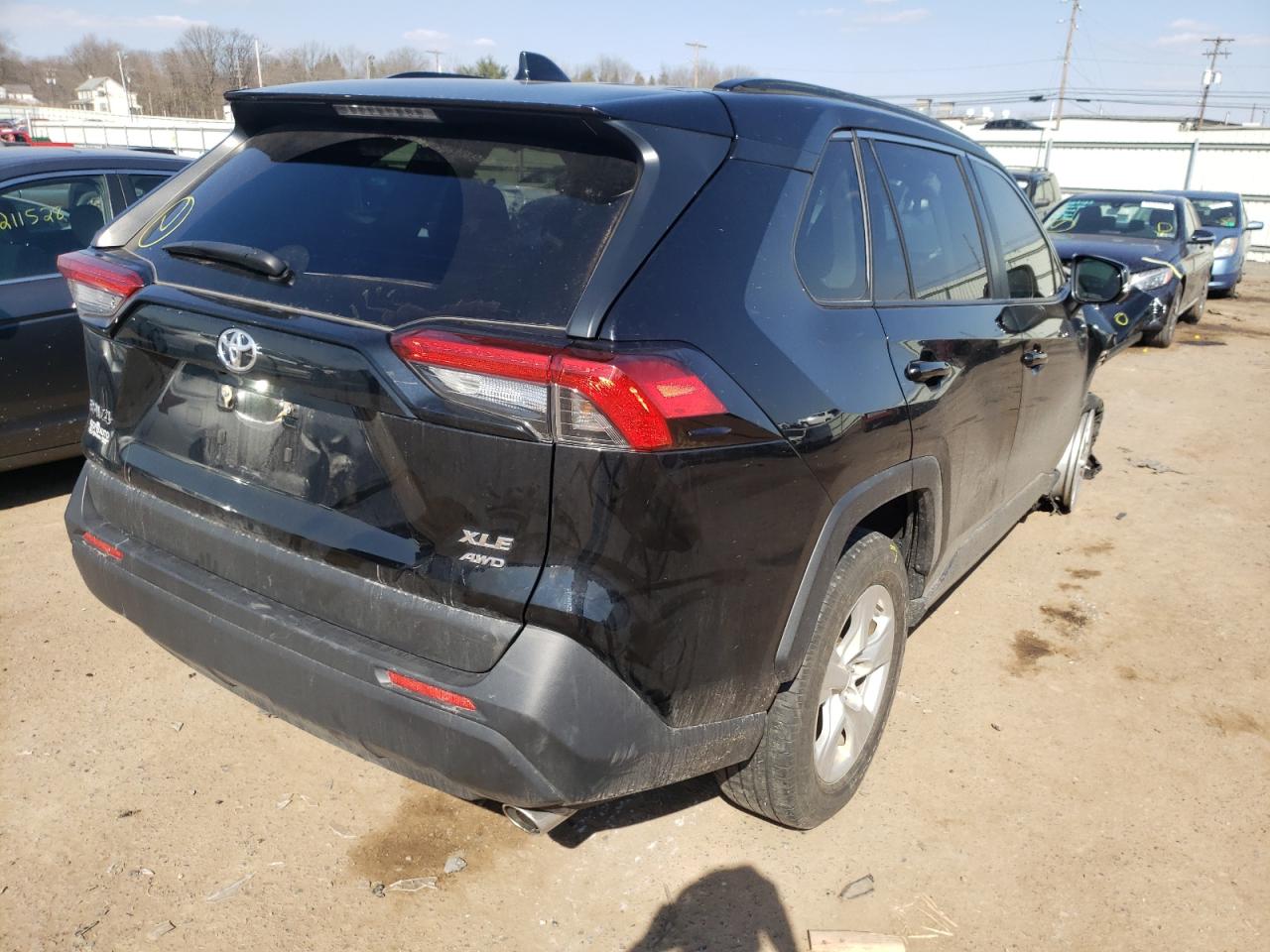 Photo 4 from auction – 2020 TOYOTA RAV4 XLE with VIN JTMP1RFV8LJ030476