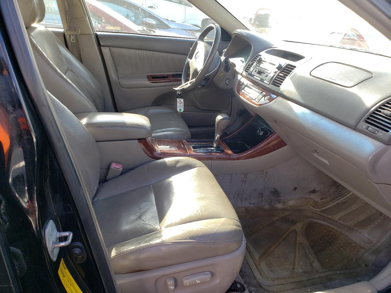 Photo 5 from auction – 2004 TOYOTA CAMRY with VIN 4T1BF30K14U078226