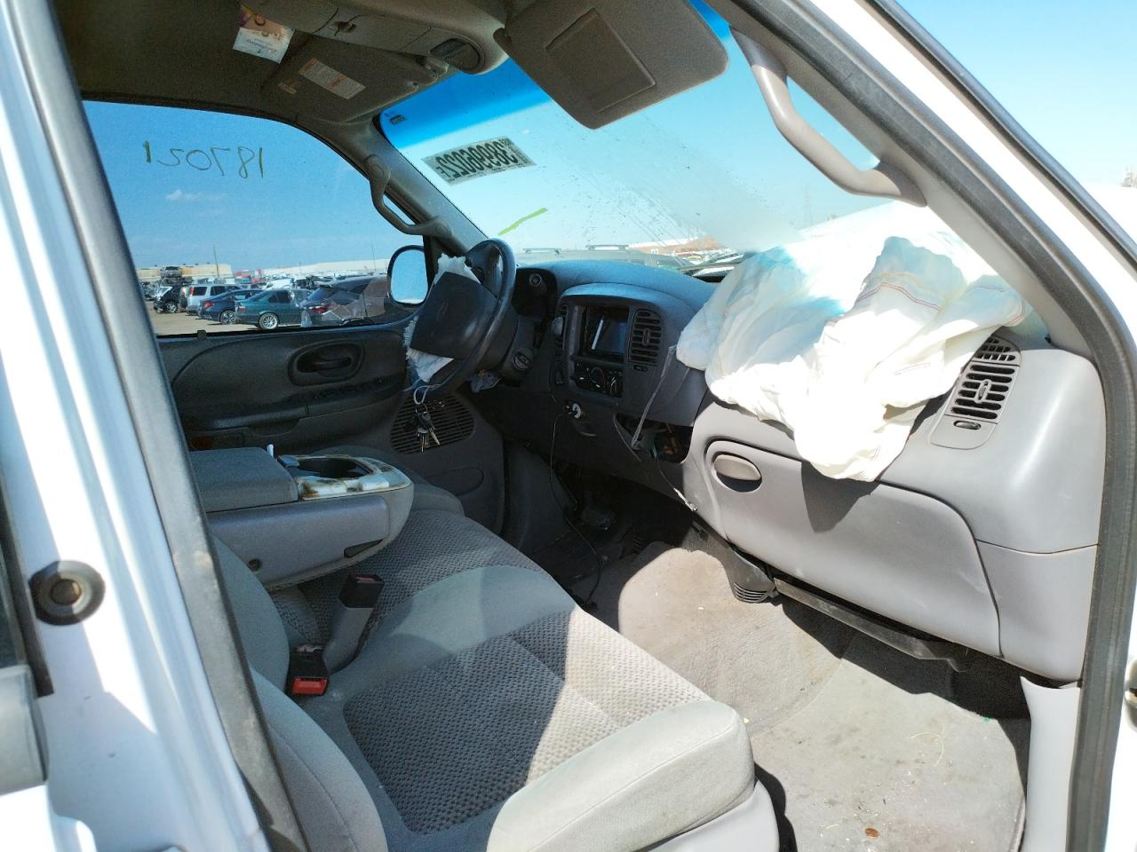 Photo 5 from auction – 2002 FORD F150 SUPER with VIN 1FTRW08692KA74944