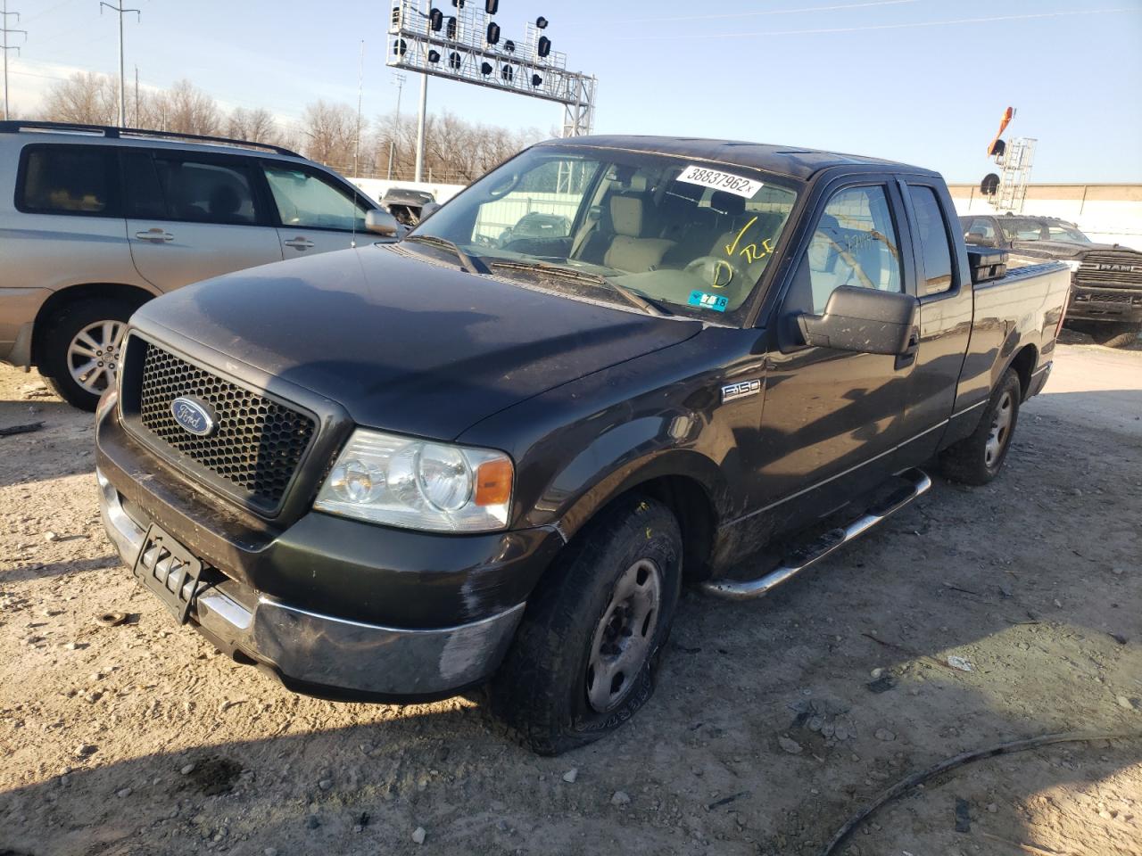 Photo 2 from auction – 2005 FORD F150 with VIN 1FTPX12585NA91912
