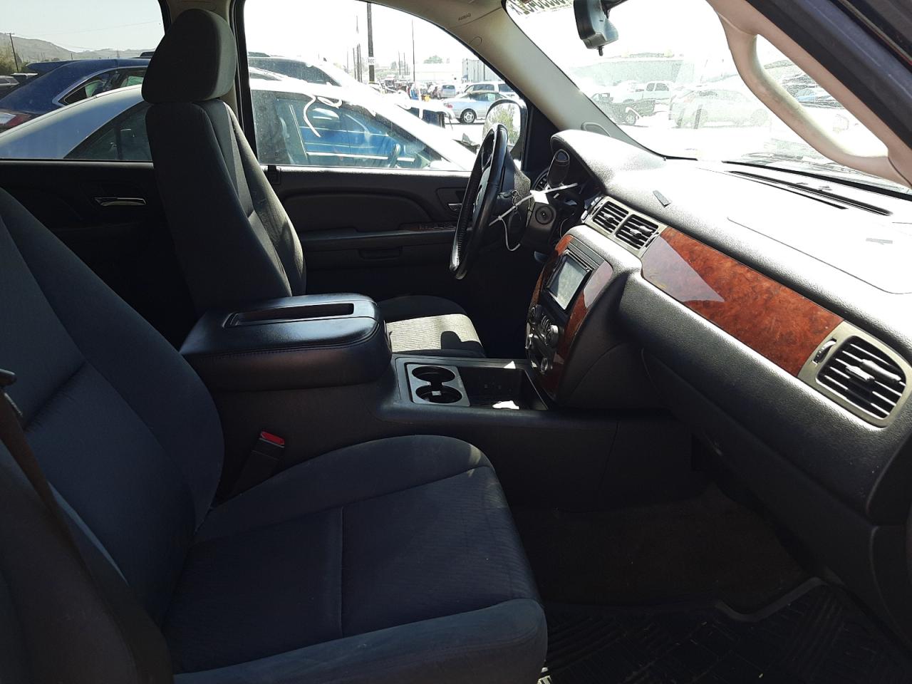 Photo 5 from auction – 2009 CHEVROLET SUBURBAN C with VIN 1GNFC26019R200647