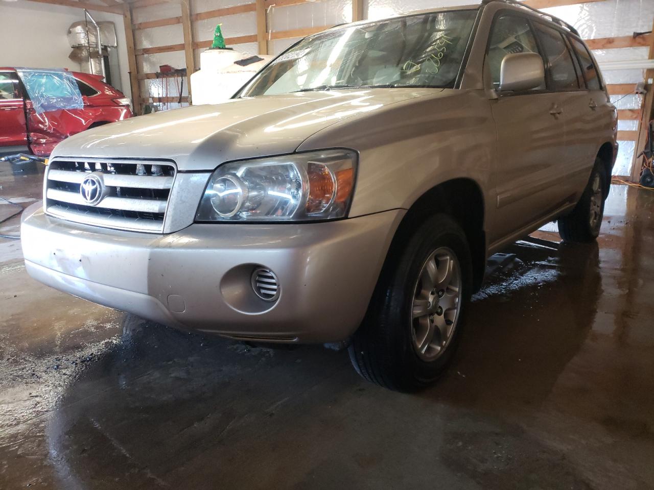 Photo 2 from auction – 2005 TOYOTA HIGHLANDER with VIN JTEEP21A150086541