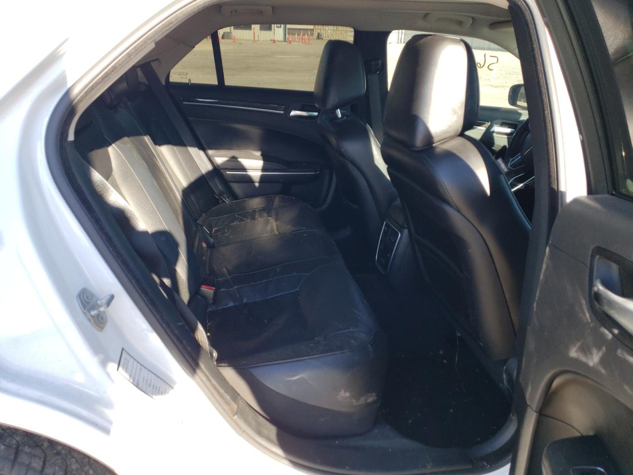Photo 6 from auction – 2018 CHRYSLER 300 LIMITE with VIN 2C3CCAEG9JH296251
