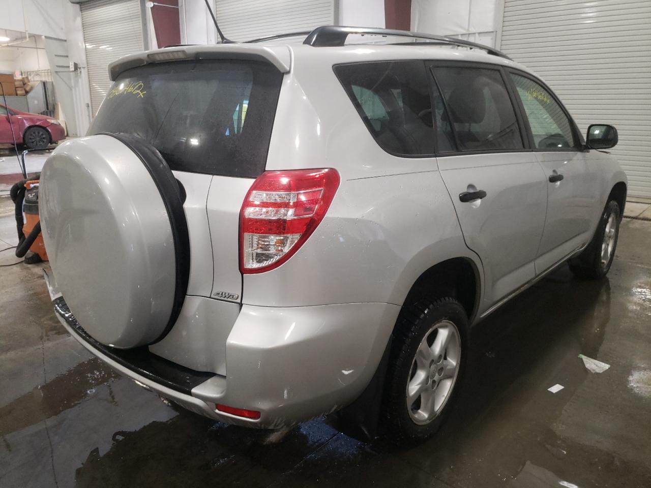 Photo 4 from auction – 2010 TOYOTA RAV4 with VIN JTMJF4DV2A5025213