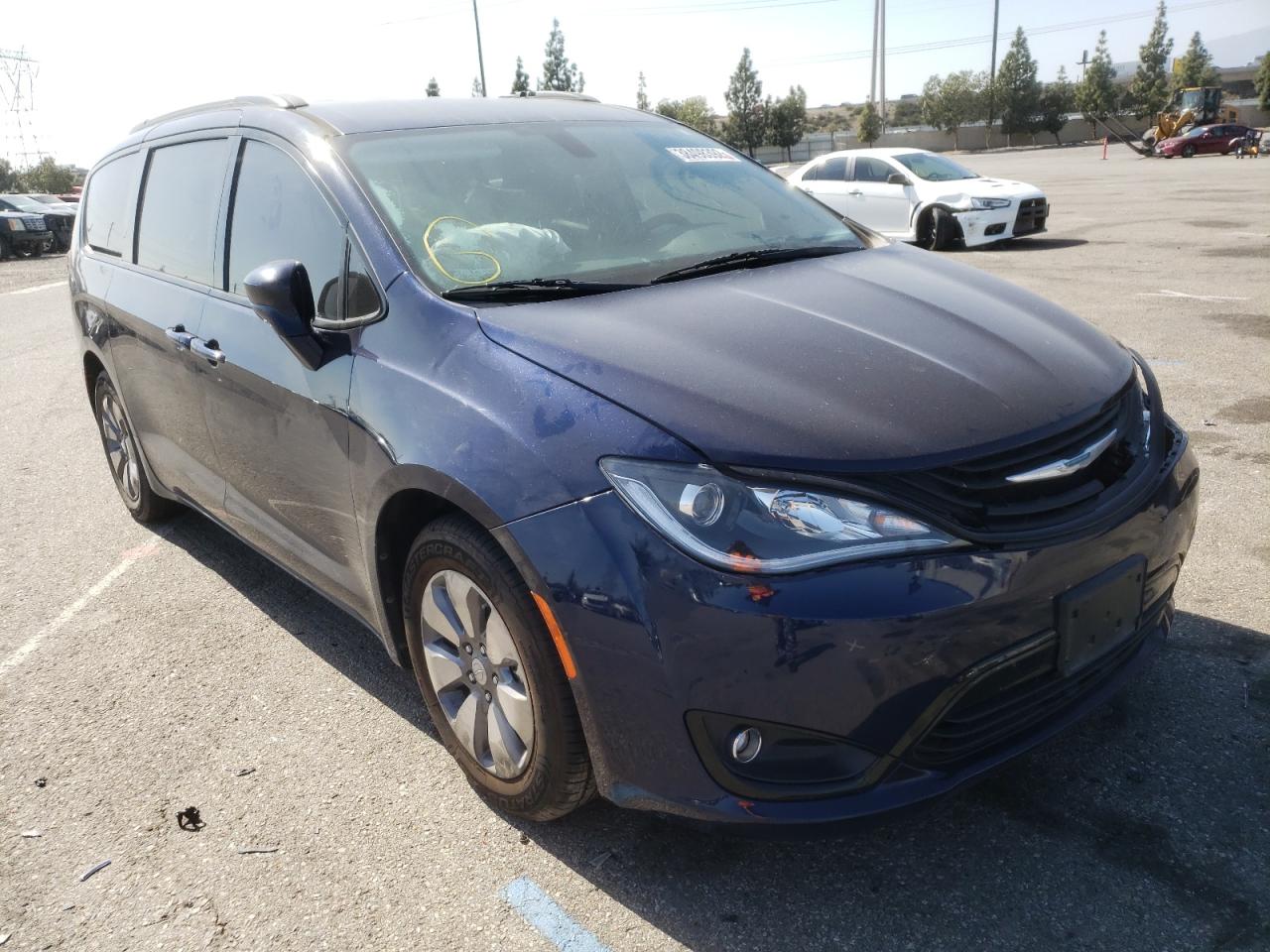 CHRYSLER PACIFICA H 2018 with VIN 2C4RC1N72JR318218 - Photo from auction