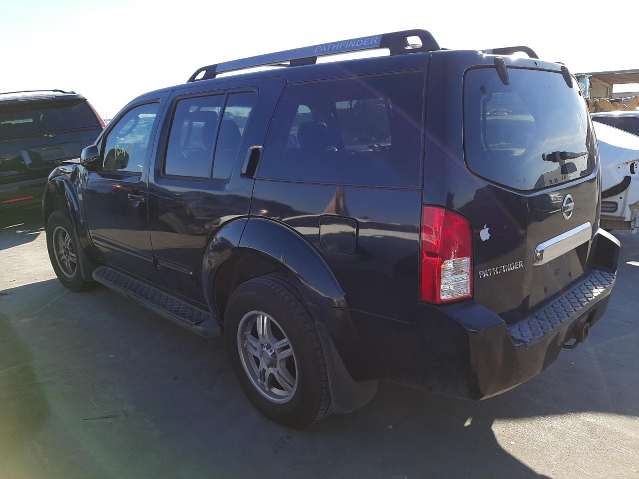 Photo 3 from auction – 2005 NISSAN PATHFINDER with VIN 5N1AR18W35C725831