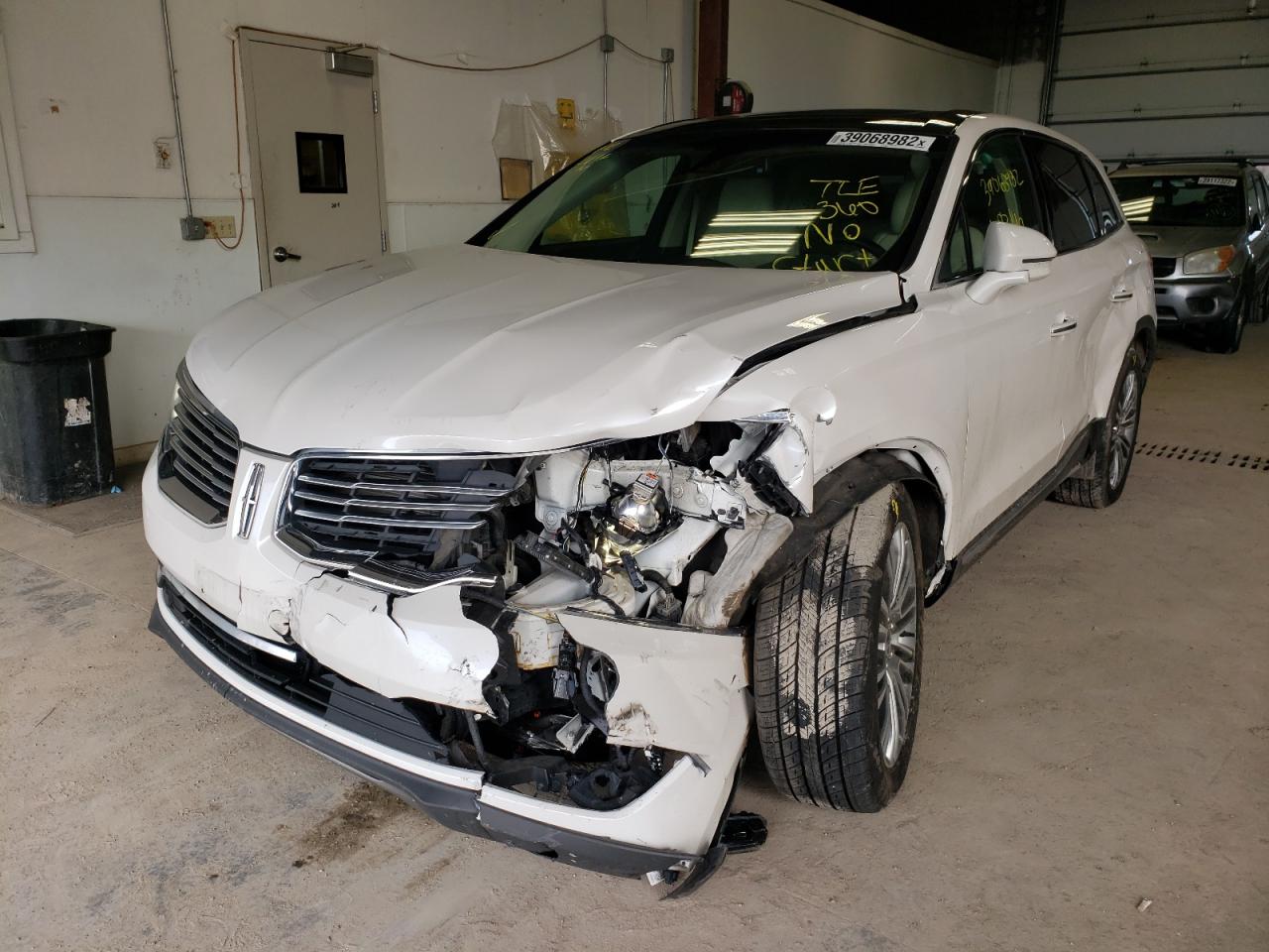 Photo 2 from auction – 2016 LINCOLN MKX RESERV with VIN 2LMTJ8LR7GBL80014