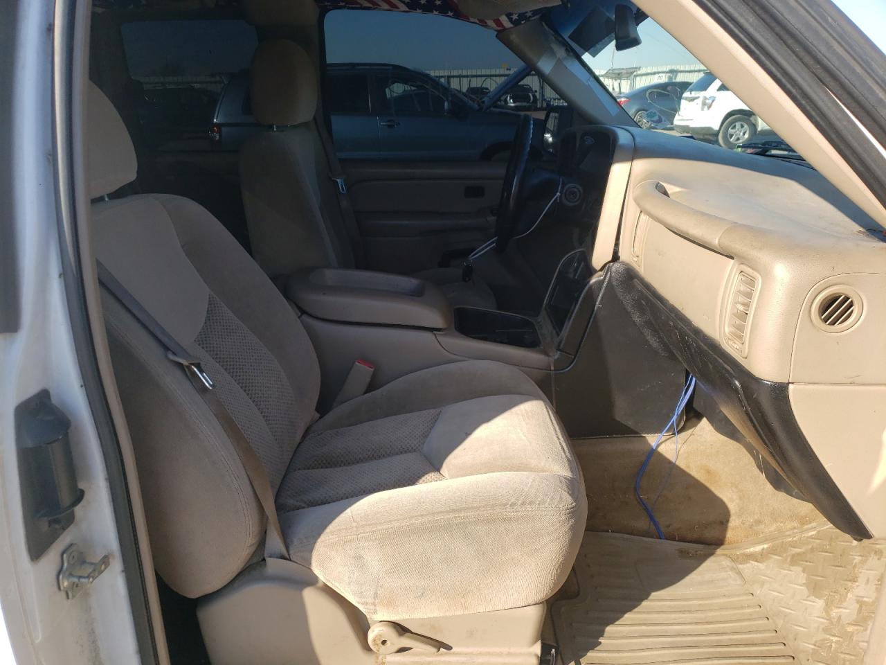 Photo 5 from auction – 2004 CHEVROLET SILVERADO with VIN 2GCEC19V541349120