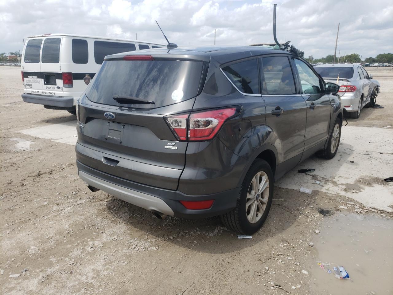 Photo 4 from auction – 2017 FORD ESCAPE SE with VIN 1FMCU0GD7HUE12846